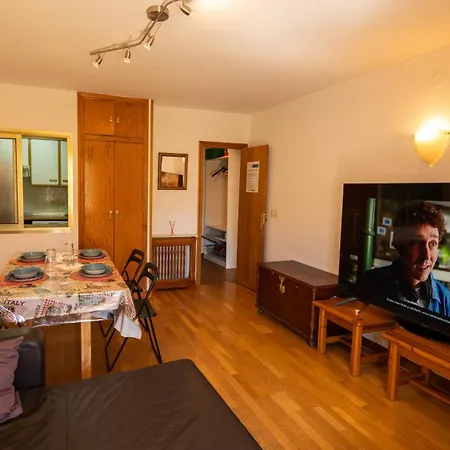 Inmobiliaria - Admite Mascotas Apartamento *